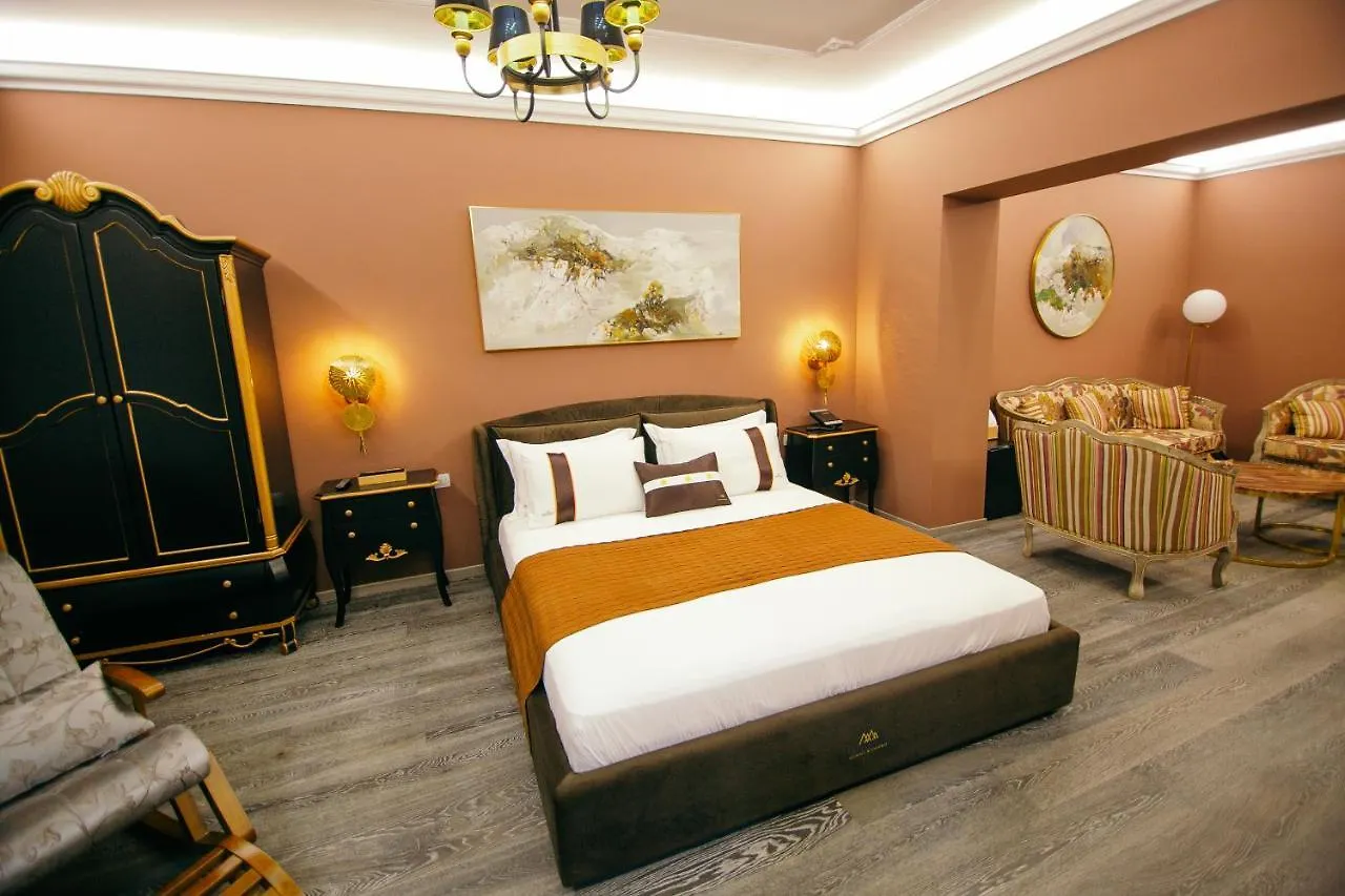 קורצ'ה Montrelux Resort 0*,